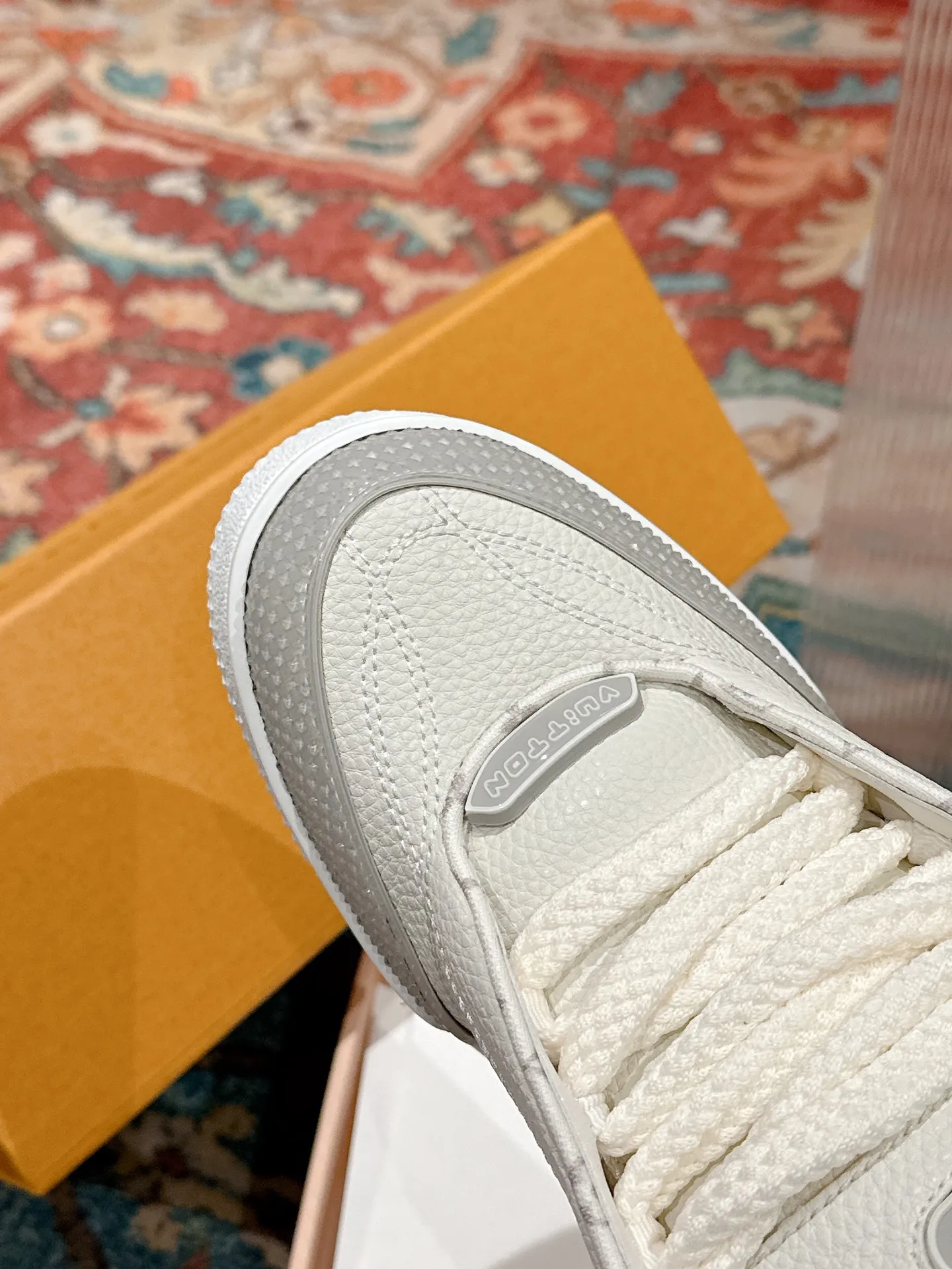 👟👟Ex-factory price 800👟👟 LV donkey brand L SKATE series latest color matching Tariner sneakers four-leaf clover skate shoes couple style retro basketball shoes original purchase development and production This LV Skate sneaker is decorated with colorful details on the grained cow leather shoe body, echoing the leather goods and ready-to-wear series of the season. A gradient Monogram flower blooms on the side of the sneaker. The padded tongue and Mini Monogram fabric-lined collar show the inspiration of skate shoes in the 1990s ▪️Material: original customized first-layer cowhide ▪️Inner lining: imported breathable mesh ▪️Sole: original open-molded non-slip TPU material ▪️Sole thickness: 3.5cm ▪️Size: Female 35-40 Male 39-44 (Female 41, Male 45.46 customized, non-returnable)